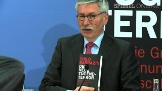 Sarrazins drittes Buch quotFür den Absatz mach ich auch Kopfstandquot  DER SPIEGEL [upl. by Kciwdahc592]