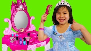 Princess MakeUp Routine Pretend Play with Jannie [upl. by Drawde]