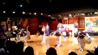 samulnori Korean traditional percussion quartet 사물놀이 20131027 at 롯데월드 lotte world [upl. by Liatris]