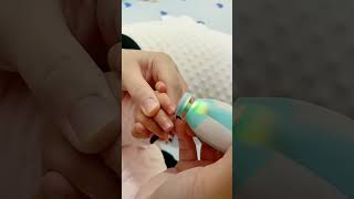 Cutting nails the electric nail grinder stops when it touches the flesh and newborns can use it [upl. by Sol]