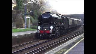 34027 Taw Valley passes Putney 6 January 1999 [upl. by Brufsky]