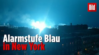 Flackerndes blaues Licht führt in New York zu wilden Spekulationen [upl. by Benisch27]