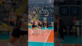 🟡⚫️ VakıfBank’ın galibiyet sevinci 🤩 vakıfbank voleybol [upl. by Bilow]