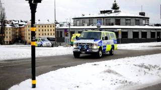 Polis och ambulans på väg till arbetsplatsolycka [upl. by Raney]