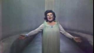 Birgit Nilsson sings quotDich Teure Hallequot from Tannhauser [upl. by Sinegra]