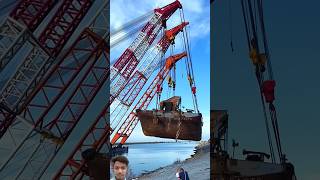 Lifting Crane 😱liftingcranecranelifting amazingshipyard crane [upl. by Reiss536]