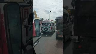 RESPECT SAMA ORANG MALAYSIAKALAU DENGAR BUNYI SIREN 🚨 AMBULANS CEPAT KETEPI BAGI LALUAN [upl. by Alleynad]