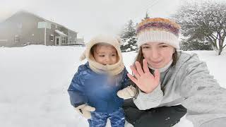 Jugando en la Nieve con Nellita y el Bebe Sledding Time [upl. by Perrine71]