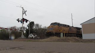 Coke 5938 Leads Union Pacific Heading SE Augusta WI [upl. by Nassi687]