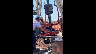 Floorman Workover Rig Job rig work drilling oil tripping over [upl. by Gale758]