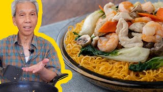 🤤 Dads CRISPY Hong Kong Style Noodles 港式煎麵 [upl. by Adnawt]