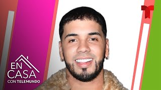 Anuel AA causa polémica por particular estilo en las uñas de los pies  En Casa Con Telemundo [upl. by Okiruy247]