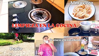 LIMPIEZA EN MI COCINA🧼BARRIENDO EL PATIO🧹ALMUERZO🍜 [upl. by Darom378]