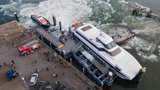 Aankomst Ms Koegelwieck op Terschelling na brand in machinekamer  Omroep Lennard [upl. by Sekofski]