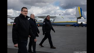 Mateusz Morawiecki po wylądowaniu An225 Mrija z transportem środków do walki z koronawirusem [upl. by German218]