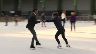 Paris la patinoire du Grand Palais ouvre ses portes pour Noël [upl. by Tove]