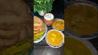 Bhandare vali Allo puri aur kaddu ki sabzi aur raita🤤🤤😋😋 ytshorts shorts aloopuri food yummy [upl. by Elvina]