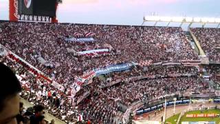 CUIDE SEÑORA SU GALLINERO  FIESTA  River Plate vs Quilmes  Torneo Final 2014 [upl. by Ilwain443]