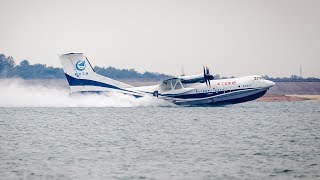 Worlds largest amphibious aircraft completes first water takeoff in central China [upl. by Aem]