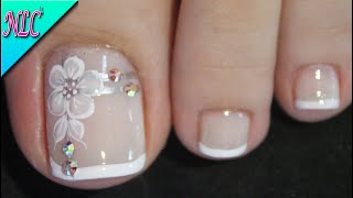 DISEÑO DE UÑAS PARA PIES FLOR EN BLANCO CON FRANCÉS ¡Muy Fácil  FLOWERS NAIL ART  FRENCH NAIL ART [upl. by Norok470]