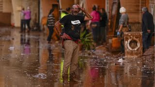 Inondations en Espagne Avec près de 100 morts le pays se réveille en deuil [upl. by Fruin]