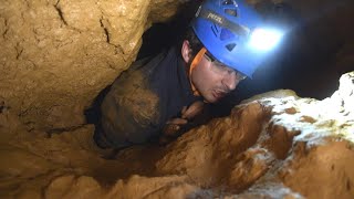 SQUEEZIE NE REGARDES PAS CETTE VIDEO   CLAUSTROPHOBIE DANS UNE GROTTE [upl. by Delahk]