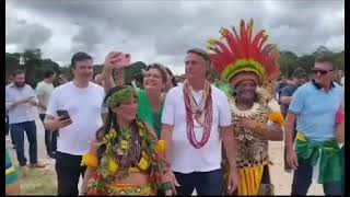 Bolsonaro visitando aldeia indígena WAZARE [upl. by Lewanna]