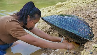 The mining process of freshwater pearls collecting wild highquality pearls purely by hand [upl. by Gracia]