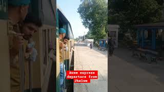 Awam Express departure from Jhelum railways station 🤔i think some passengers cant board in train [upl. by Aneerehs]