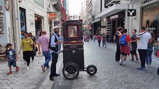 YUNANİSTANDA ESKİ BİR MÜZİK ALETİLATERNALATERNA AT ERMOU STREET IN ATHENS [upl. by Nayr]