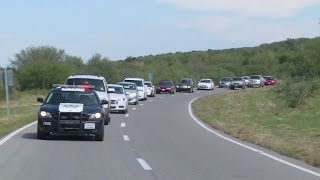 Escoltados en las quotcarreteras de la muertequot mexicanas [upl. by Enohs]