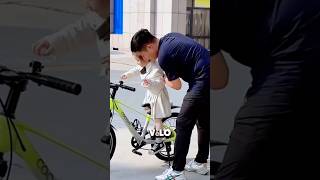 Le père offre un vélo à sa fille 🥰 [upl. by Castara]