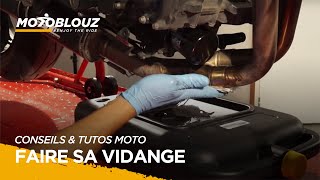 Tuto 1  Comment faire la vidange sur sa moto [upl. by Arracat807]