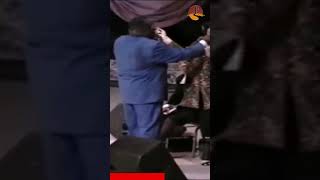 Bishop TD Jakes Ministering To Vickie Winans Back In The Day [upl. by Gilroy856]