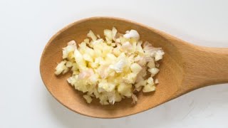 You Should Never Use Minced Garlic From A Jar Heres Why [upl. by Botnick528]