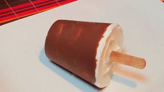 أيس كريم بثلاث مكونات فقط حضريها بخمس دقائق بنكهة الحليب والشوكولاice cream [upl. by Enidlarej]