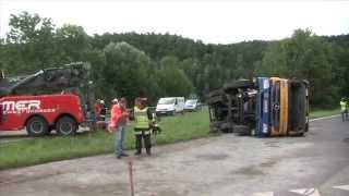 Tödlicher Unfall mit zwei Lkw bei A7Abfahrt in Gallneukirchen [upl. by Ainaznat]