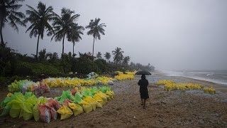 Sri Lanka nave cargo affondata ora si teme una fuoriuscita di carburante [upl. by Gent]