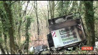 Wäschelaster stürzt in Waldeck in die Tiefe [upl. by Nilyac]