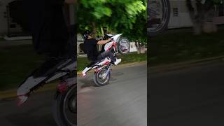 Unas cátedras bikelife 🔥stunt XR190 honda wheelie [upl. by Carlton]