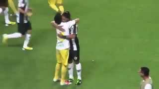 Jugador boliviano hace reverencia a Ronaldinho por Copa Libertadores [upl. by Amitie]