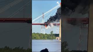 FUEGO Y TENSIÓN EN EL PUENTE ZÁRATE BRAZO LARGO SE INCENDIÓ UN CAMIÓN [upl. by Alvarez614]