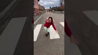 Part 2 Je me fais écraser par une voiture  I get run over by a car 🚗❤️‍🩹 [upl. by Carmelina]