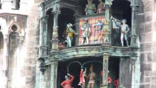 Münchner Rathaus Glockenspiel mit mündlicher Erläuterungen Tonaufnahme [upl. by Ellevehc]