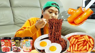 पोरोरो टीटीओकबोक्की पोरोरो ब्लैक नूडल मुकबंग दोना DONA Mukbang [upl. by Eilyw825]