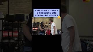 Vendedora ganha o presente que ACABOU de vender  shorts [upl. by Attikin]