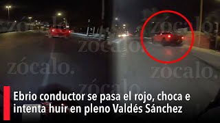 Ebrio conductor se pasa el rojo choca e intenta huir en pleno Valdés Sánchez [upl. by Kee376]