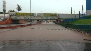 Chuva forte castiga Bauru e causa alagamentos em várias vias [upl. by Ainel]