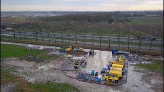 Gestuurde boring onder de A17 bij Logistiek Park Moerdijk [upl. by Eidua]