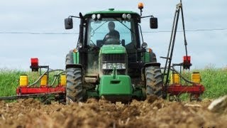 semis de sorgho avec un john deere 6330 premium et matermacc 9 rangs [upl. by Adnohsak]